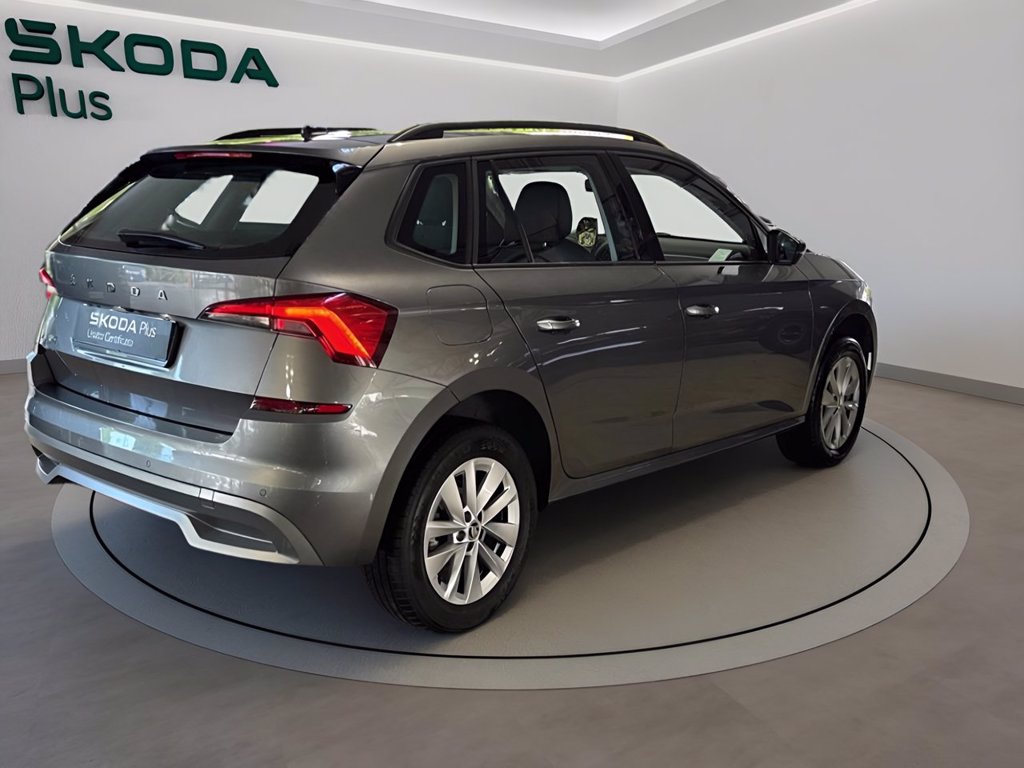 https://cdn-sm.caraffinity.it/images/vehicles/4714505/3/large