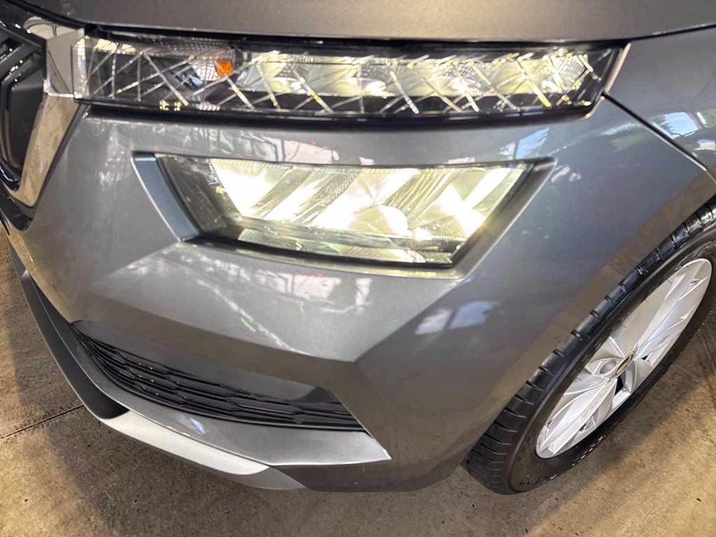 https://cdn-sm.caraffinity.it/images/vehicles/4714505/5/large