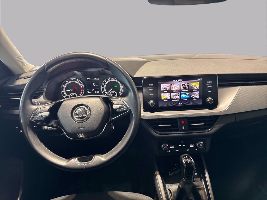 https://cdn-sm.caraffinity.it/images/vehicles/4714505/7/large
