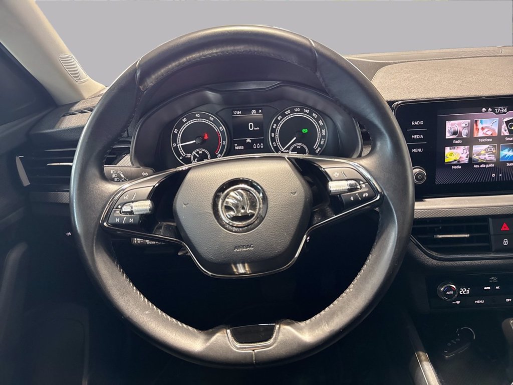 https://cdn-sm.caraffinity.it/images/vehicles/4714505/8/large