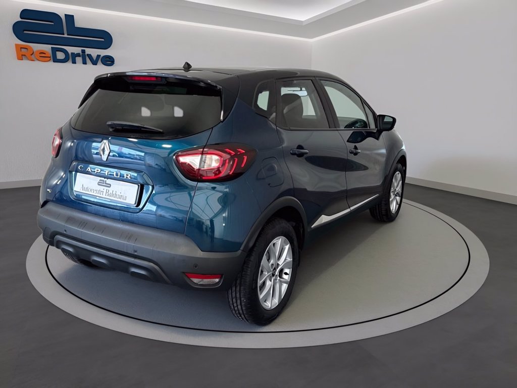 https://cdn-sm.caraffinity.it/images/vehicles/4714507/3/large