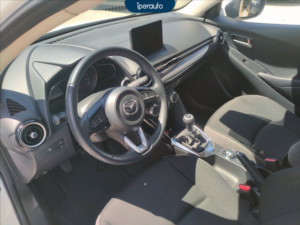 https://cdn-sm.caraffinity.it/images/vehicles/4714672/7/large