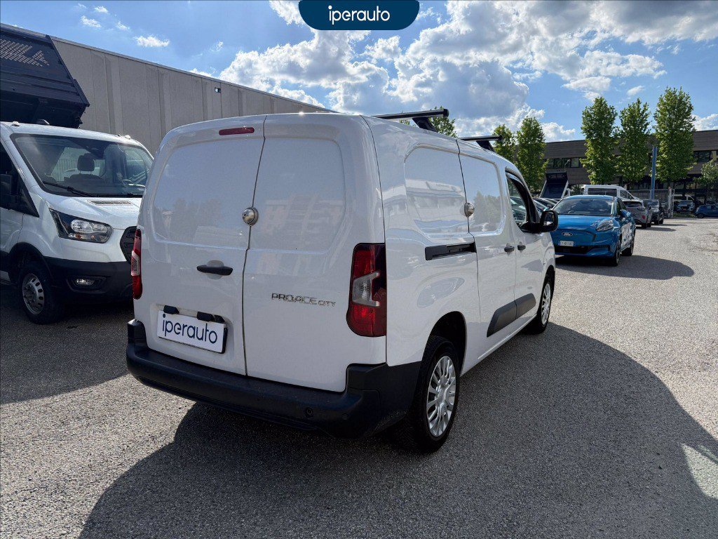 https://cdn-sm.caraffinity.it/images/vehicles/4714675/4/large