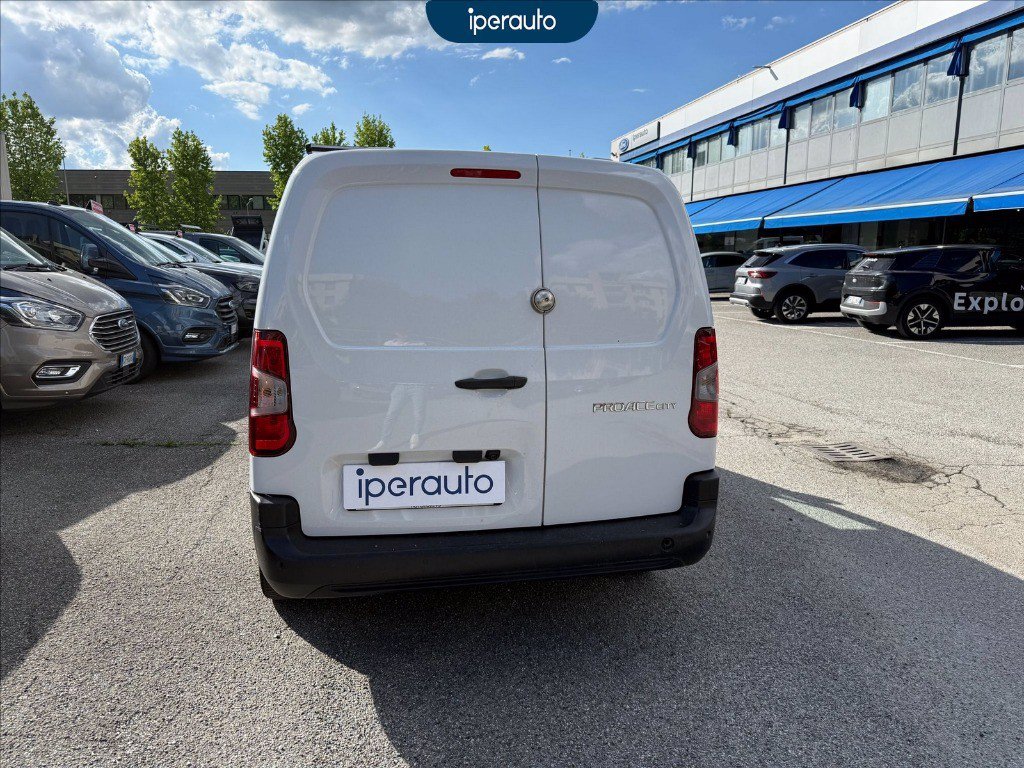 https://cdn-sm.caraffinity.it/images/vehicles/4714675/5/large