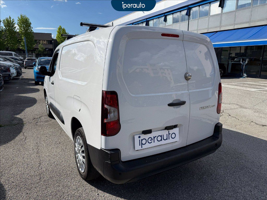 https://cdn-sm.caraffinity.it/images/vehicles/4714675/6/large