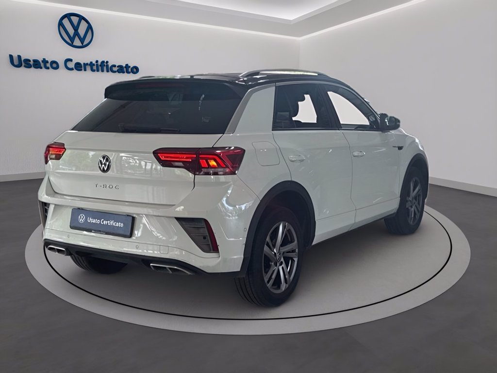 https://cdn-sm.caraffinity.it/images/vehicles/4715206/3/large