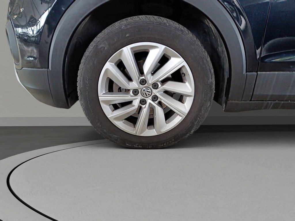 https://cdn-sm.caraffinity.it/images/vehicles/4715209/5/large