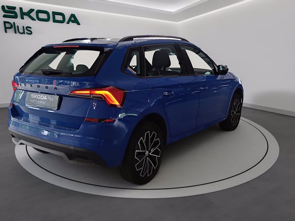 https://cdn-sm.caraffinity.it/images/vehicles/4715213/3/large