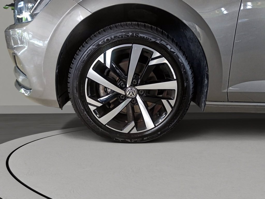 https://cdn-sm.caraffinity.it/images/vehicles/4715214/6/large