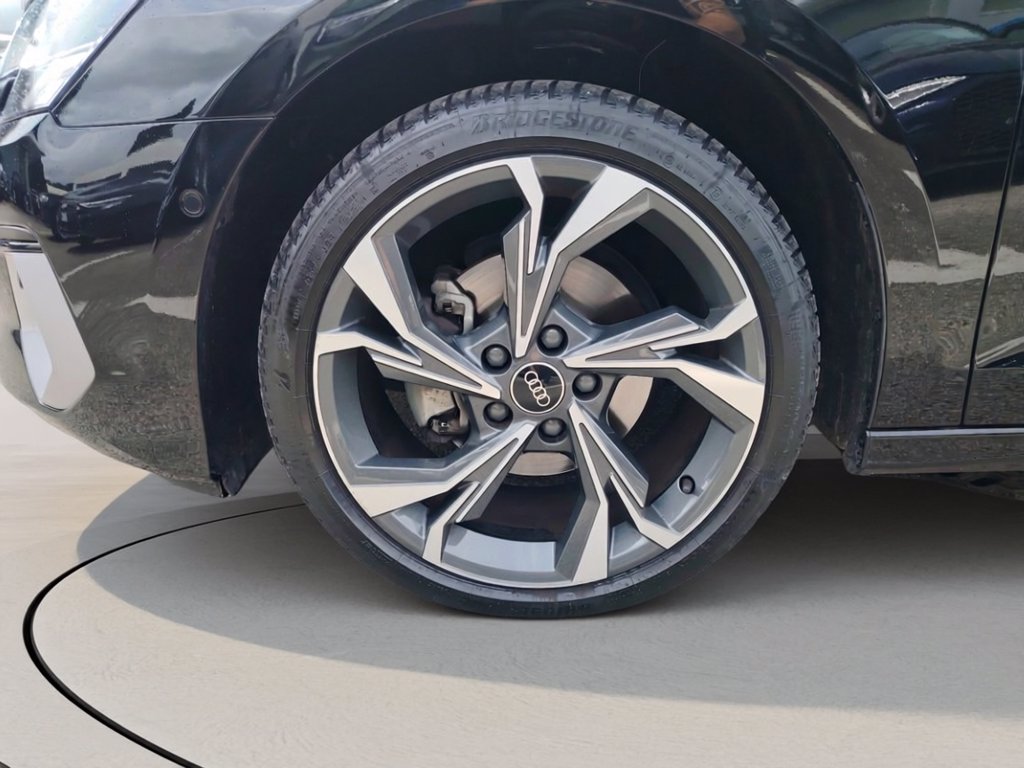 https://cdn-sm.caraffinity.it/images/vehicles/4715907/6/large