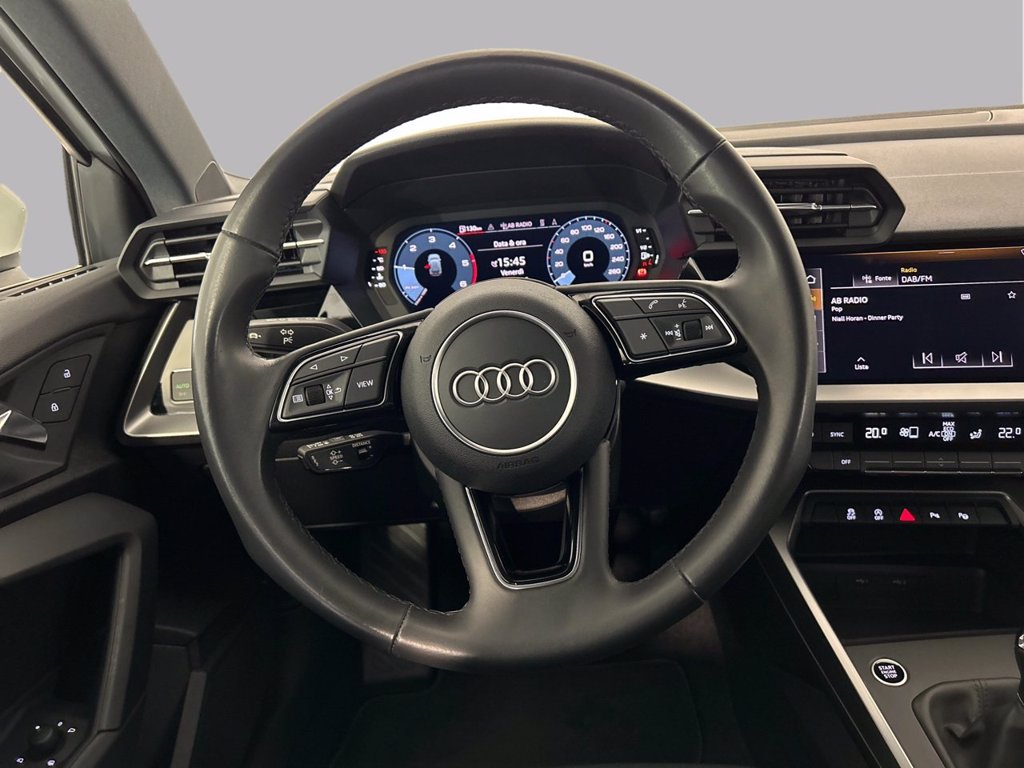 https://cdn-sm.caraffinity.it/images/vehicles/4715909/8/large