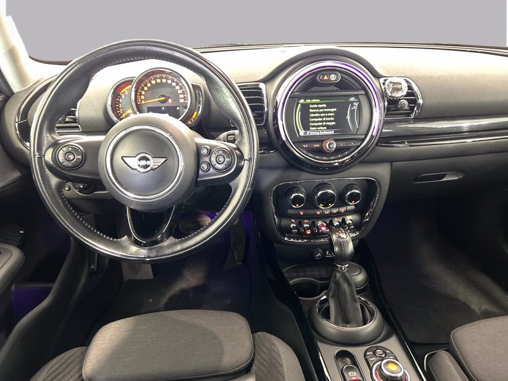 https://cdn-sm.caraffinity.it/images/vehicles/4715912/7/large
