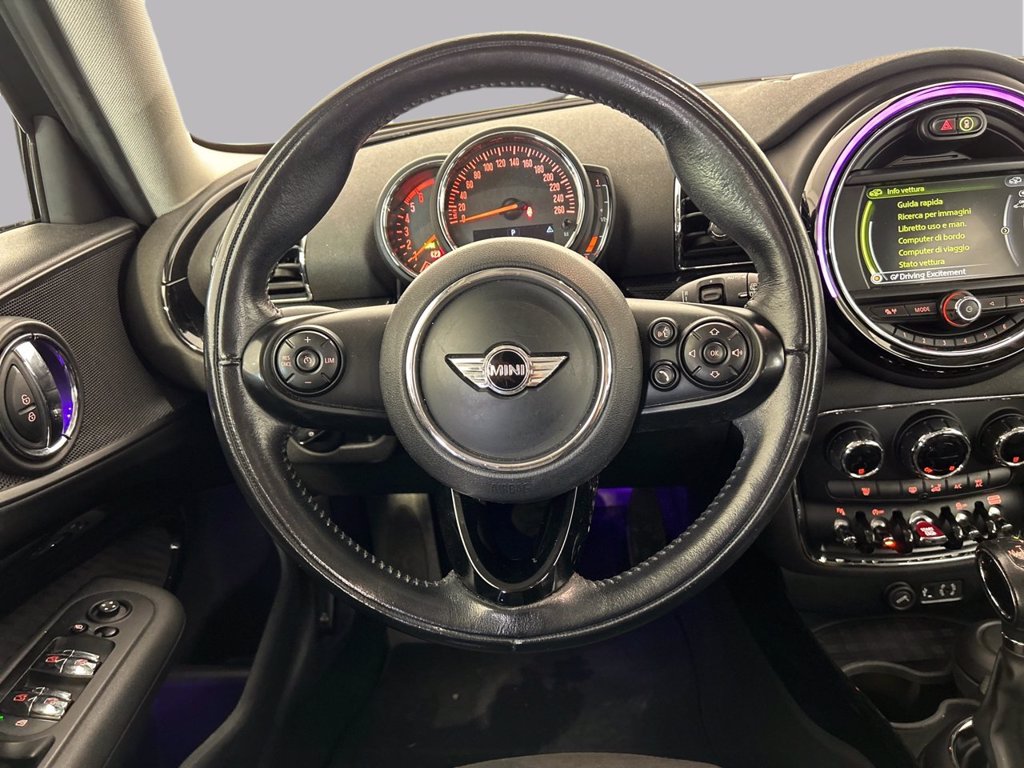 https://cdn-sm.caraffinity.it/images/vehicles/4715912/8/large