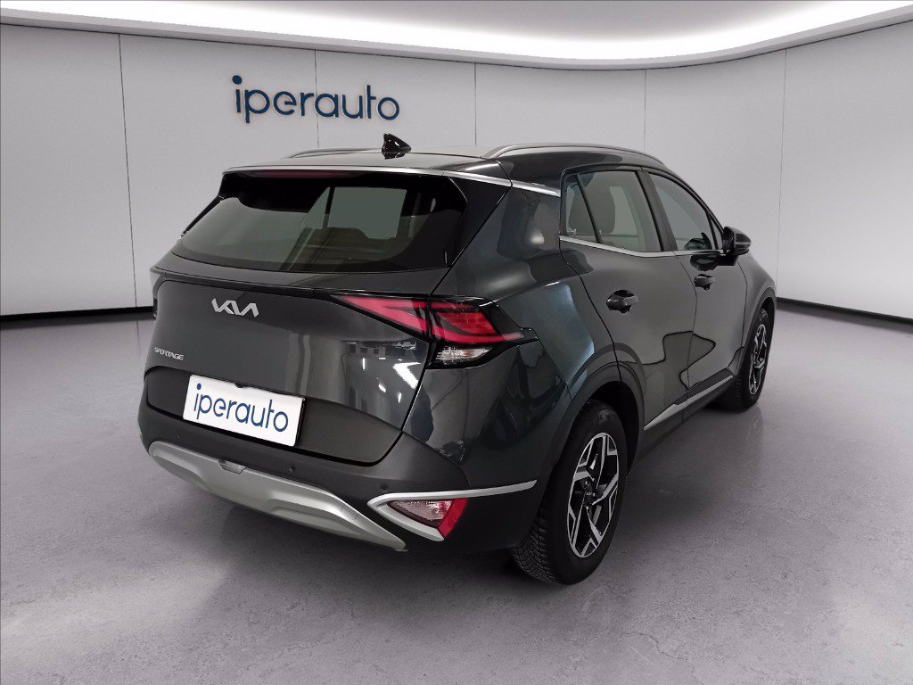 https://cdn-sm.caraffinity.it/images/vehicles/4716121/3/large