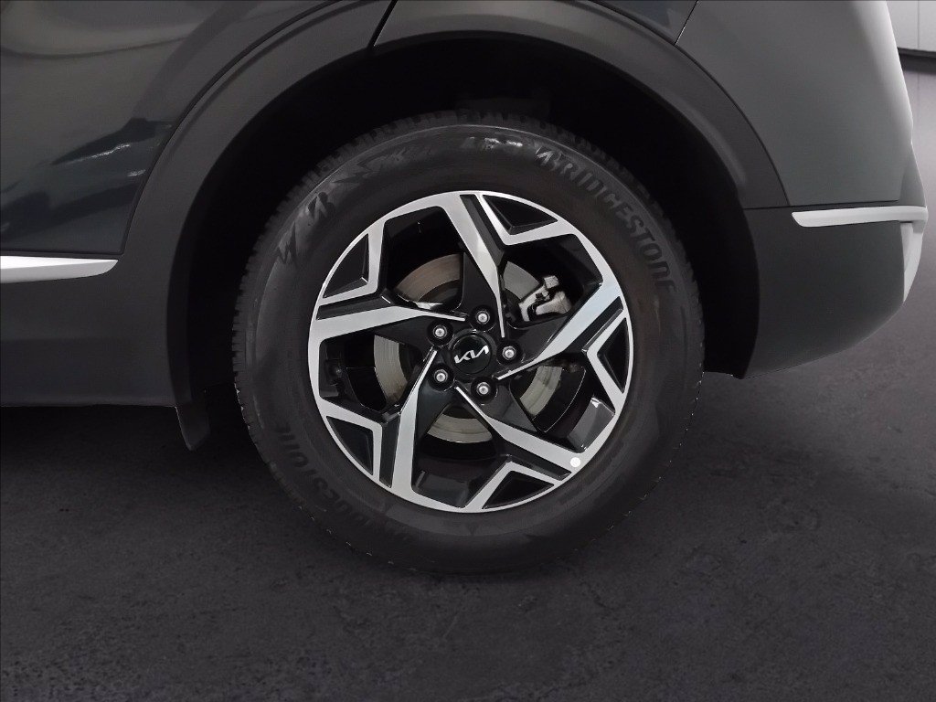 https://cdn-sm.caraffinity.it/images/vehicles/4716121/6/large