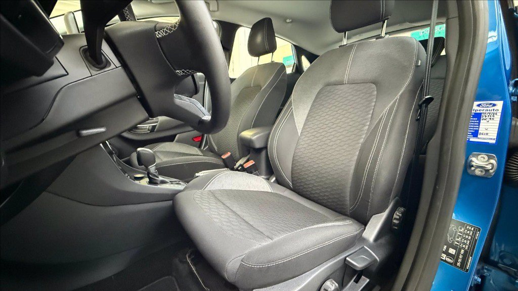 https://cdn-sm.caraffinity.it/images/vehicles/4716590/8/large