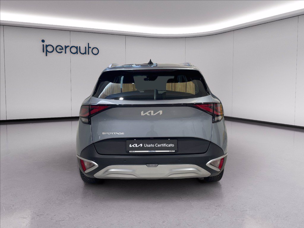 https://cdn-sm.caraffinity.it/images/vehicles/4717133/5/large