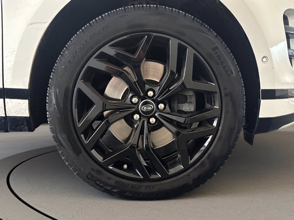 https://cdn-sm.caraffinity.it/images/vehicles/4717466/6/large