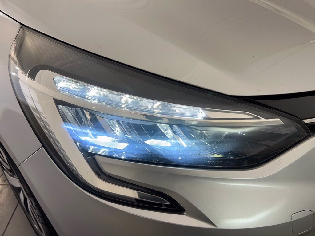 https://cdn-sm.caraffinity.it/images/vehicles/4717480/5/large