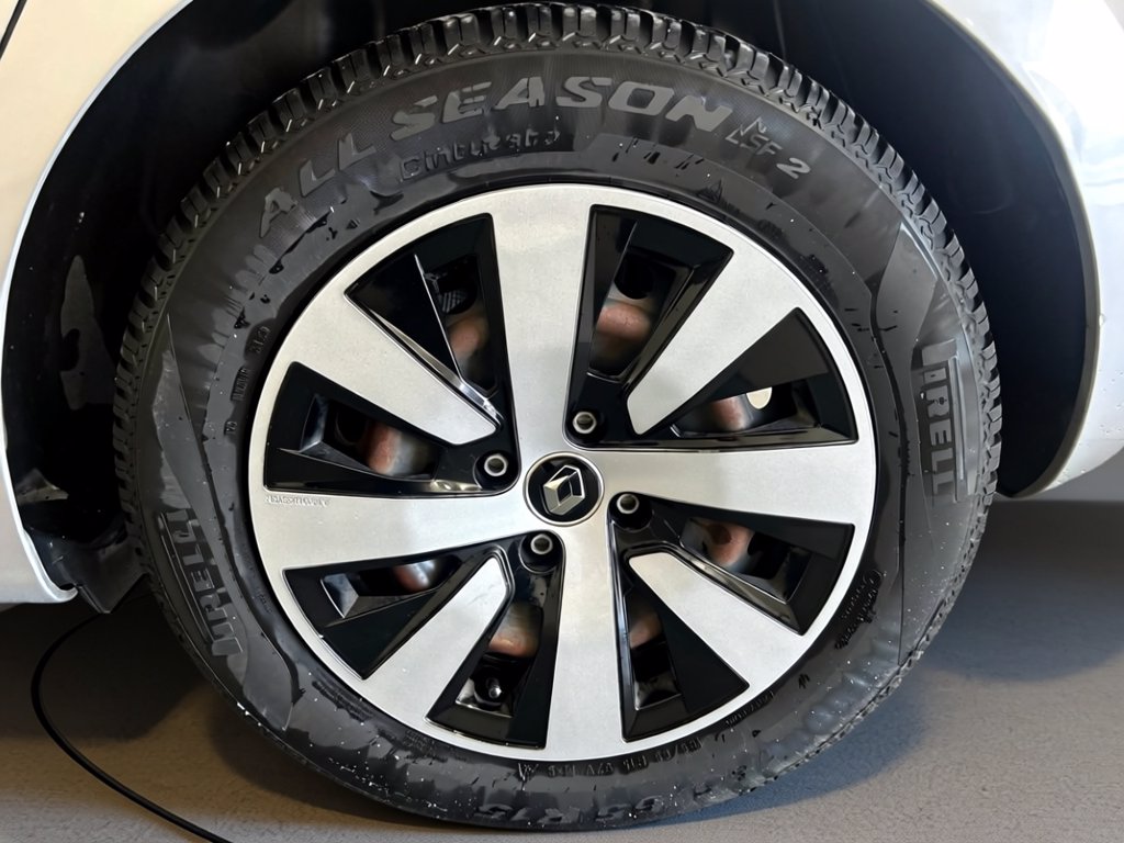 https://cdn-sm.caraffinity.it/images/vehicles/4717480/6/large