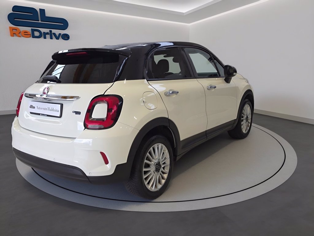 https://cdn-sm.caraffinity.it/images/vehicles/4717831/3/large