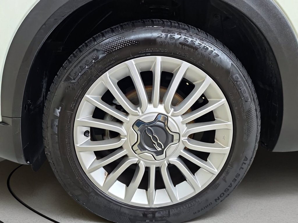 https://cdn-sm.caraffinity.it/images/vehicles/4717831/6/large