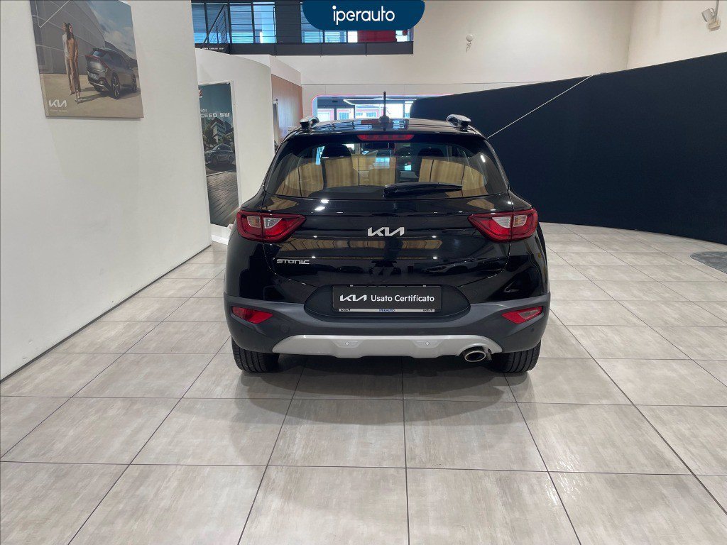 https://cdn-sm.caraffinity.it/images/vehicles/4718129/5/large