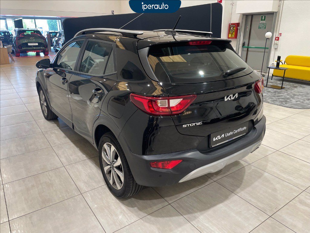 https://cdn-sm.caraffinity.it/images/vehicles/4718129/6/large