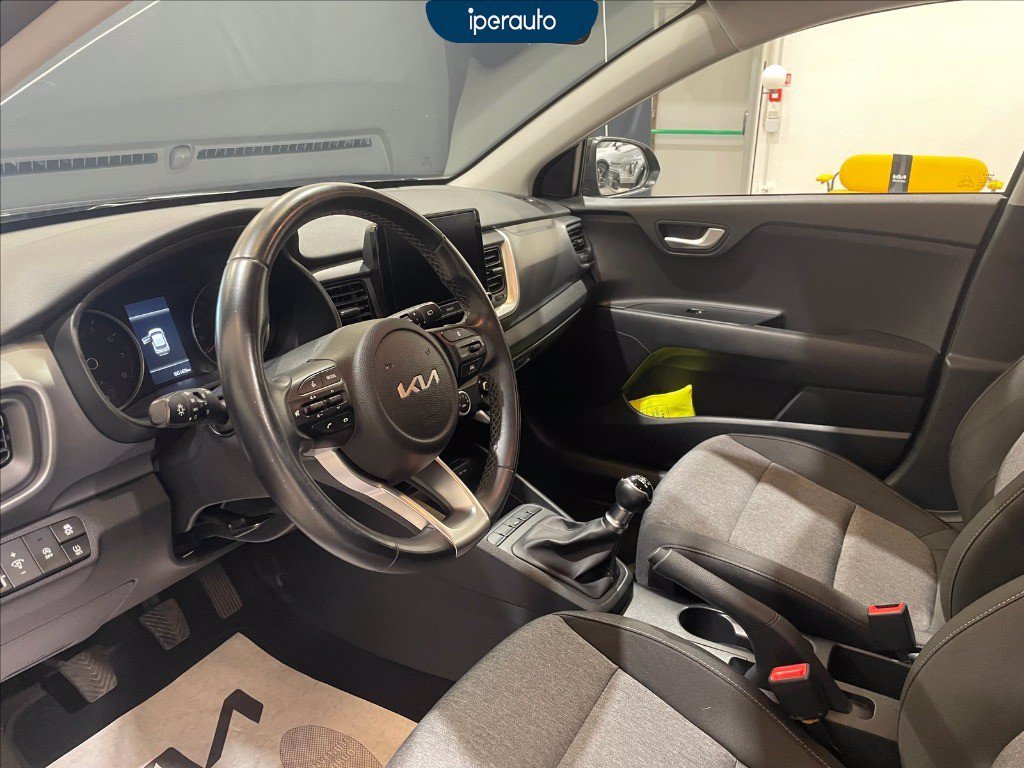 https://cdn-sm.caraffinity.it/images/vehicles/4718129/8/large