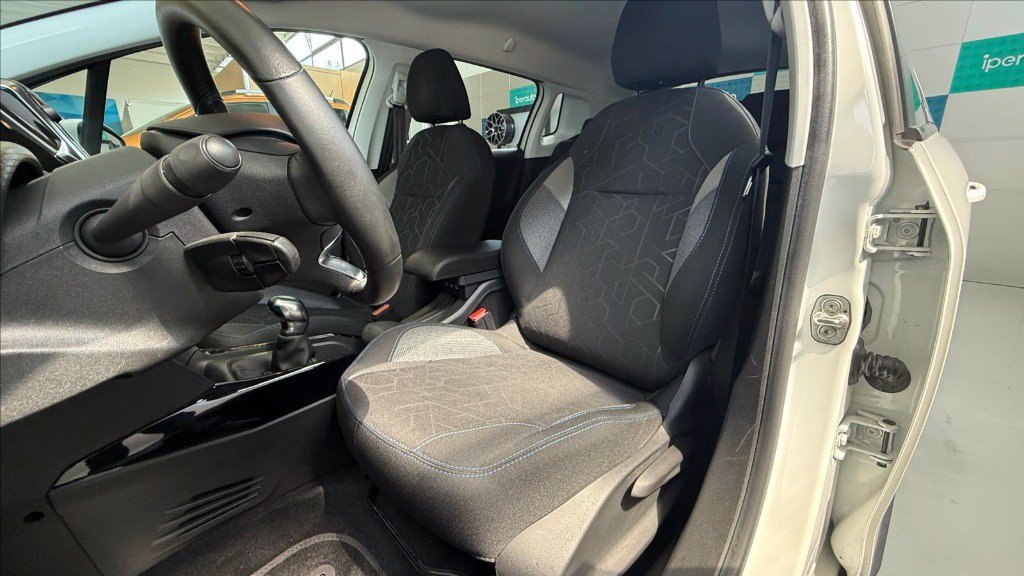 https://cdn-sm.caraffinity.it/images/vehicles/4718353/8/large
