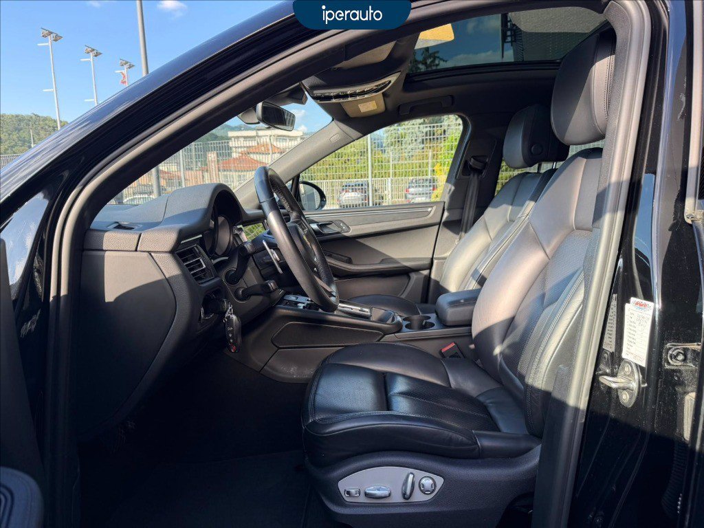https://cdn-sm.caraffinity.it/images/vehicles/4718355/6/large