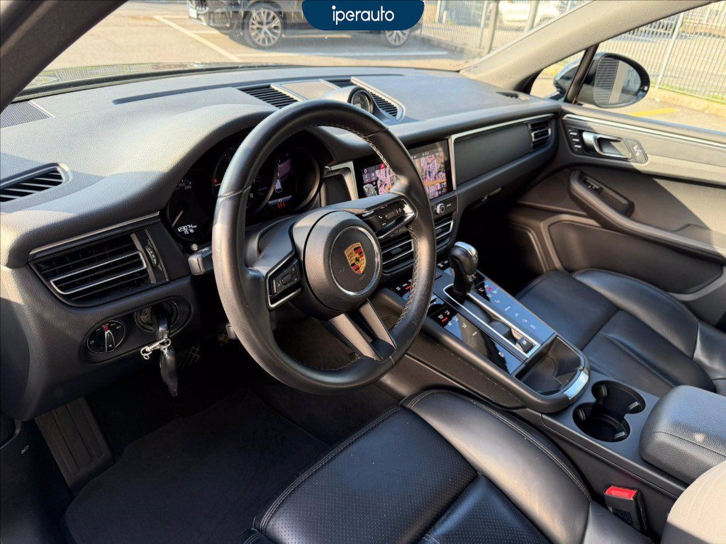 https://cdn-sm.caraffinity.it/images/vehicles/4718355/8/large
