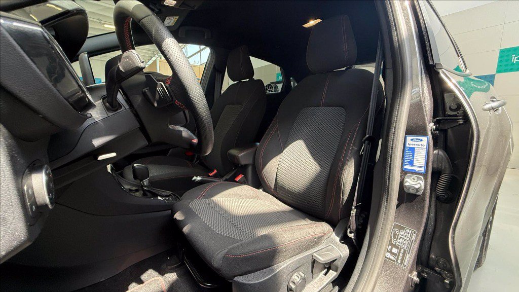 https://cdn-sm.caraffinity.it/images/vehicles/4718359/8/large