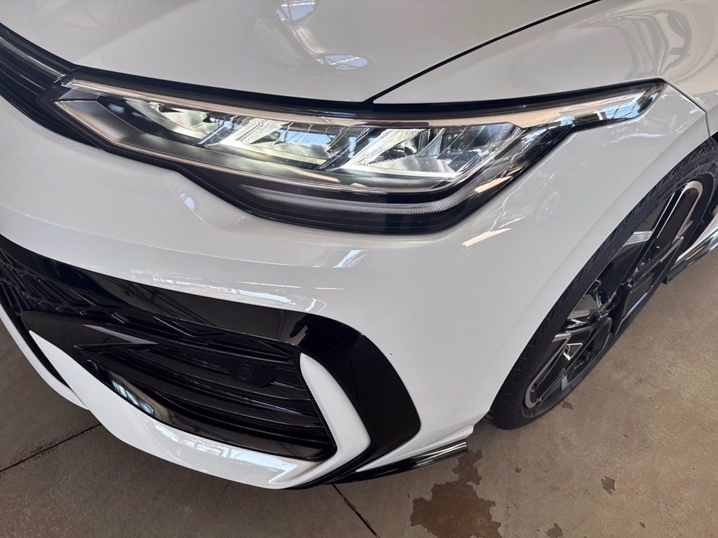 https://cdn-sm.caraffinity.it/images/vehicles/4718654/5/large