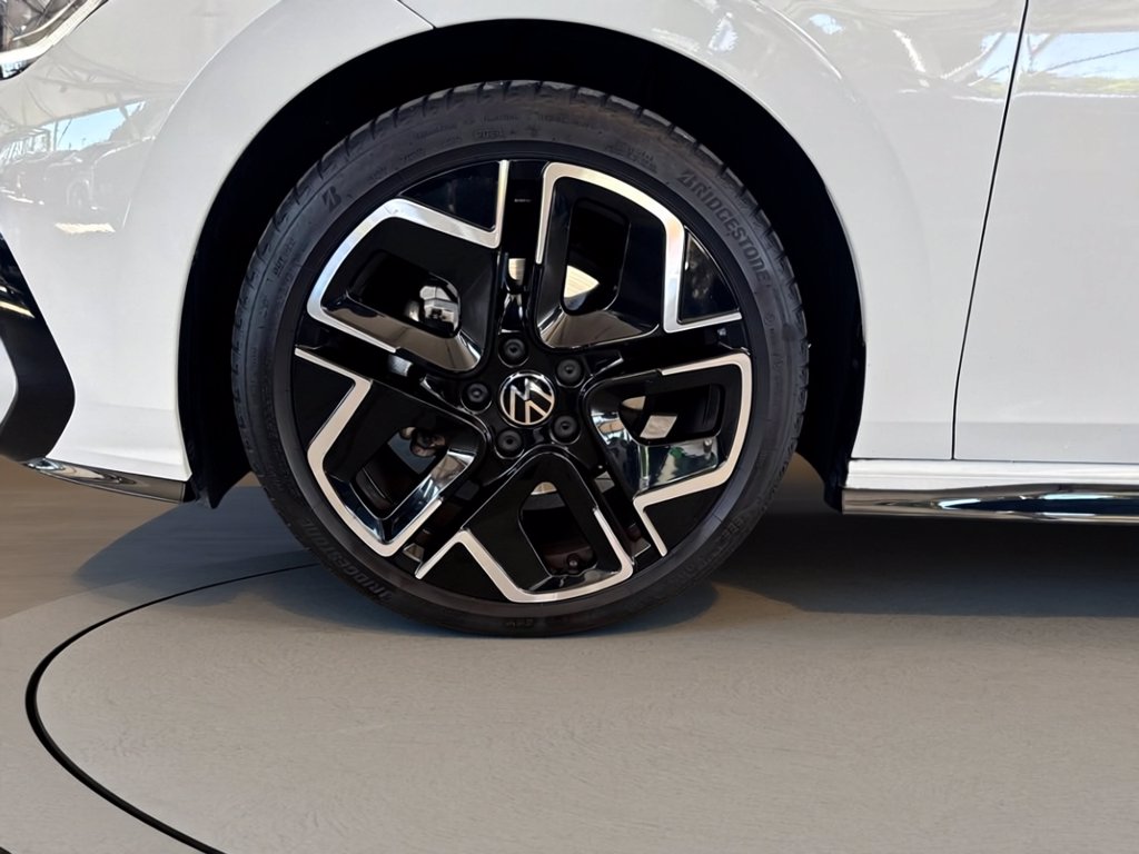 https://cdn-sm.caraffinity.it/images/vehicles/4718654/6/large