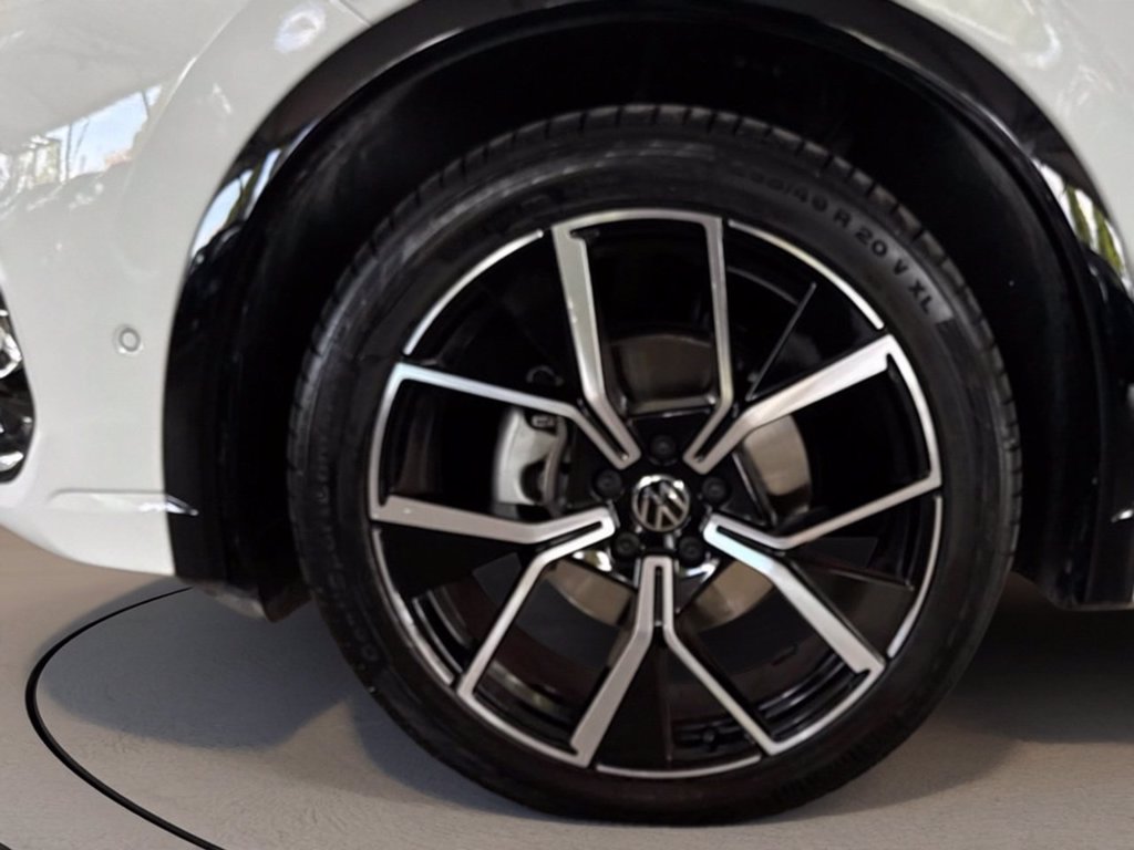 https://cdn-sm.caraffinity.it/images/vehicles/4718655/6/large