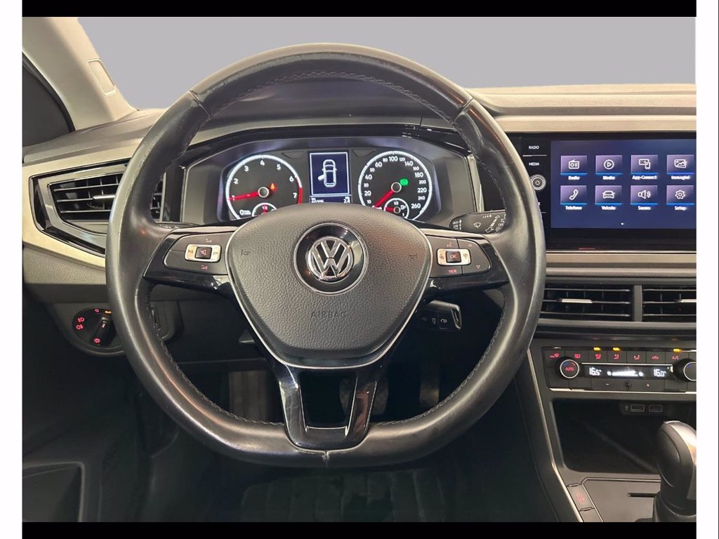 https://cdn-sm.caraffinity.it/images/vehicles/4718657/7/large