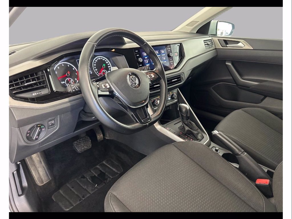 https://cdn-sm.caraffinity.it/images/vehicles/4718657/8/large