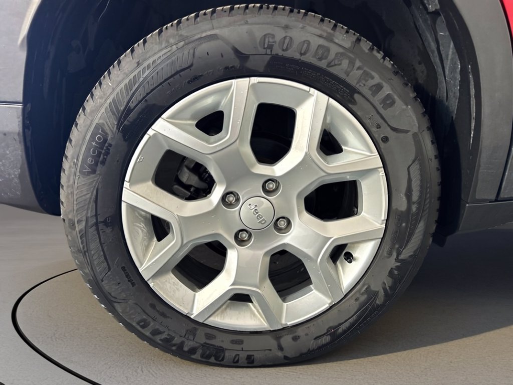 https://cdn-sm.caraffinity.it/images/vehicles/4718659/6/large
