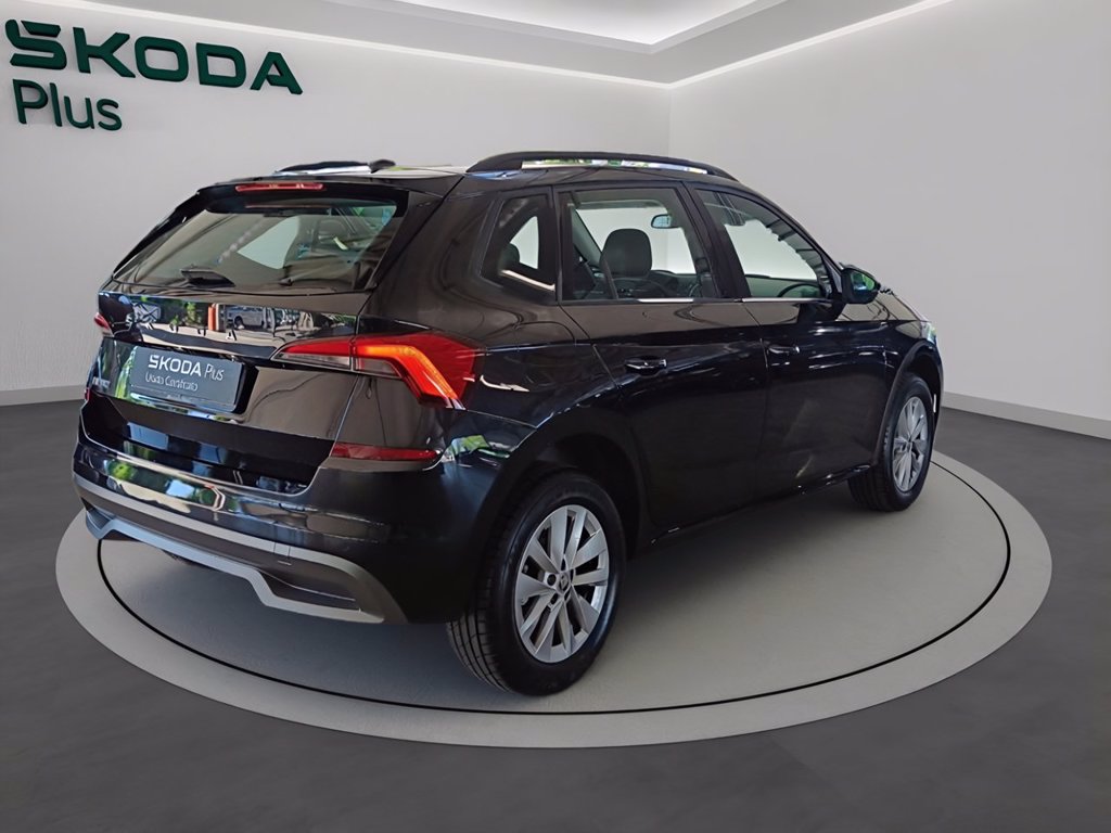 https://cdn-sm.caraffinity.it/images/vehicles/4718660/3/large
