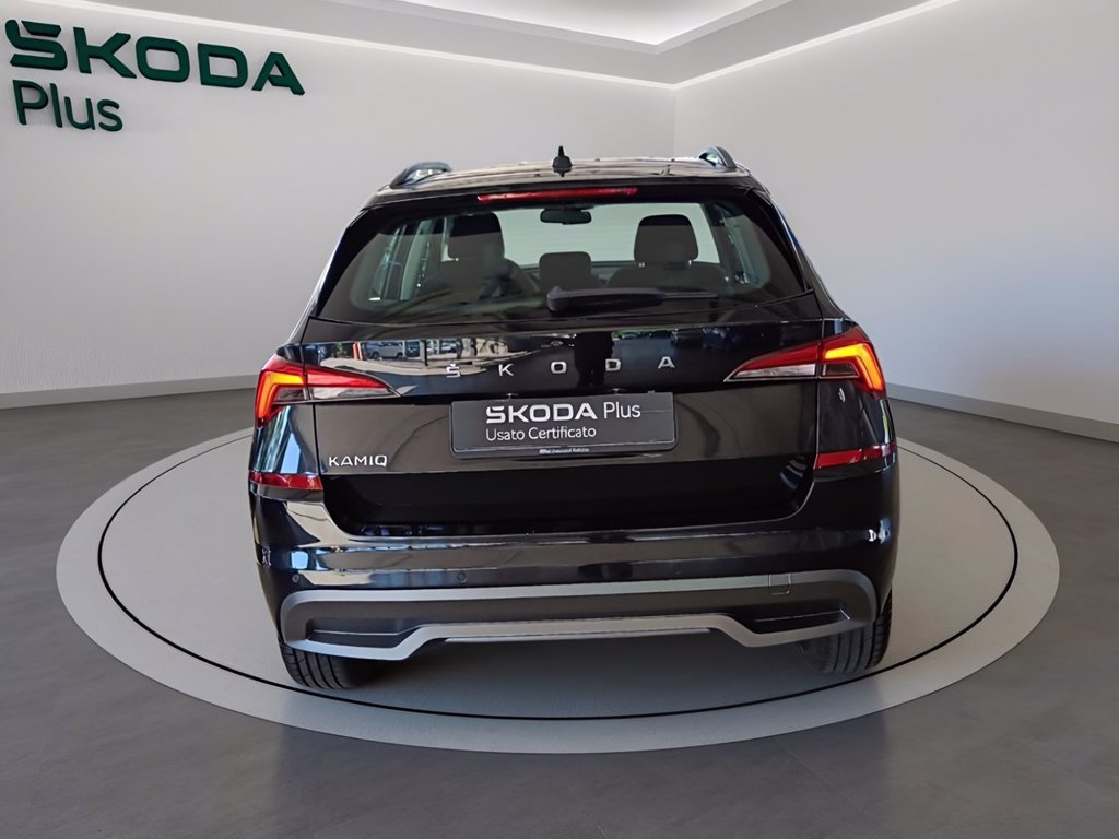https://cdn-sm.caraffinity.it/images/vehicles/4718660/4/large
