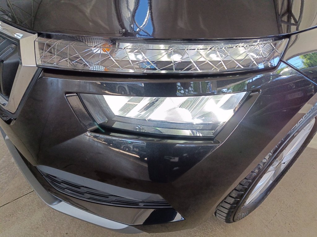 https://cdn-sm.caraffinity.it/images/vehicles/4718660/5/large