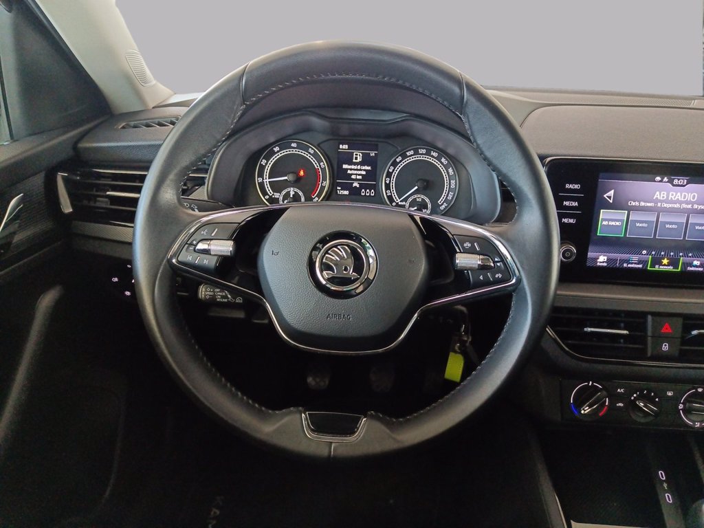 https://cdn-sm.caraffinity.it/images/vehicles/4718660/8/large