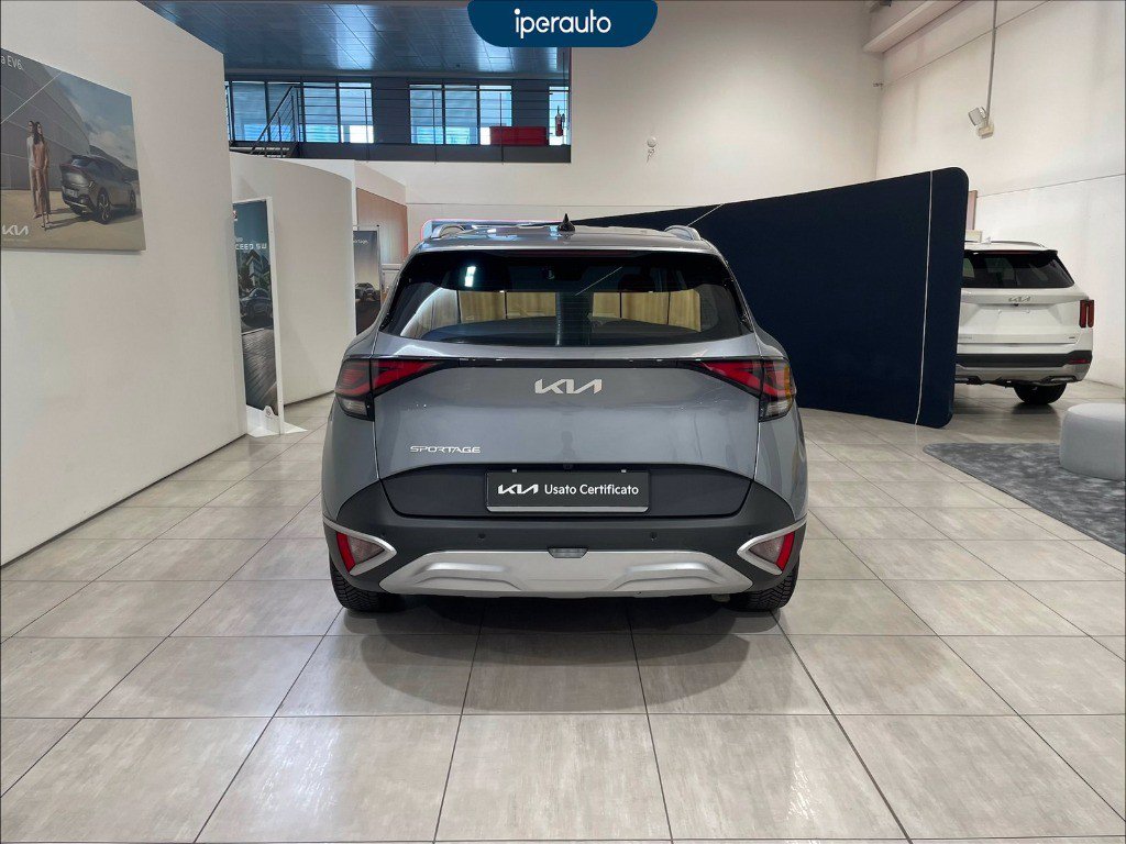 https://cdn-sm.caraffinity.it/images/vehicles/4719514/5/large