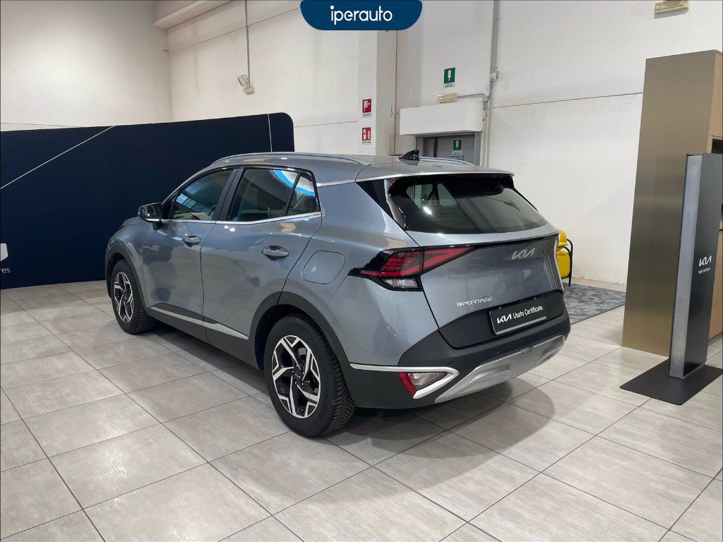 https://cdn-sm.caraffinity.it/images/vehicles/4719514/6/large