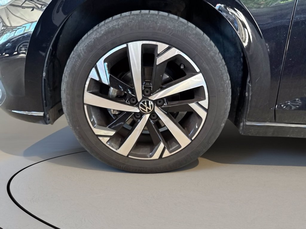 https://cdn-sm.caraffinity.it/images/vehicles/4719999/6/large