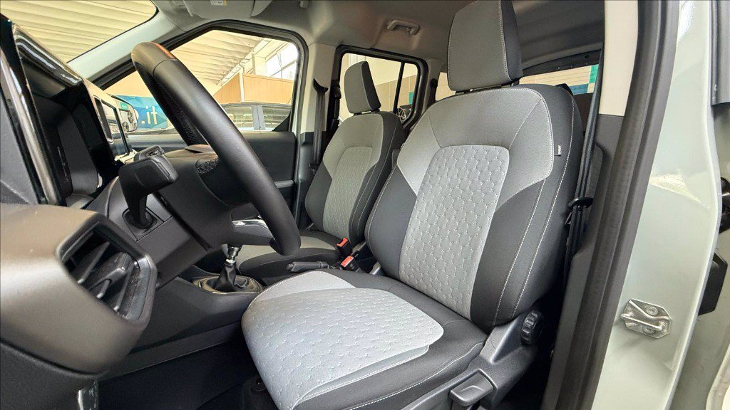 https://cdn-sm.caraffinity.it/images/vehicles/4720728/8/large