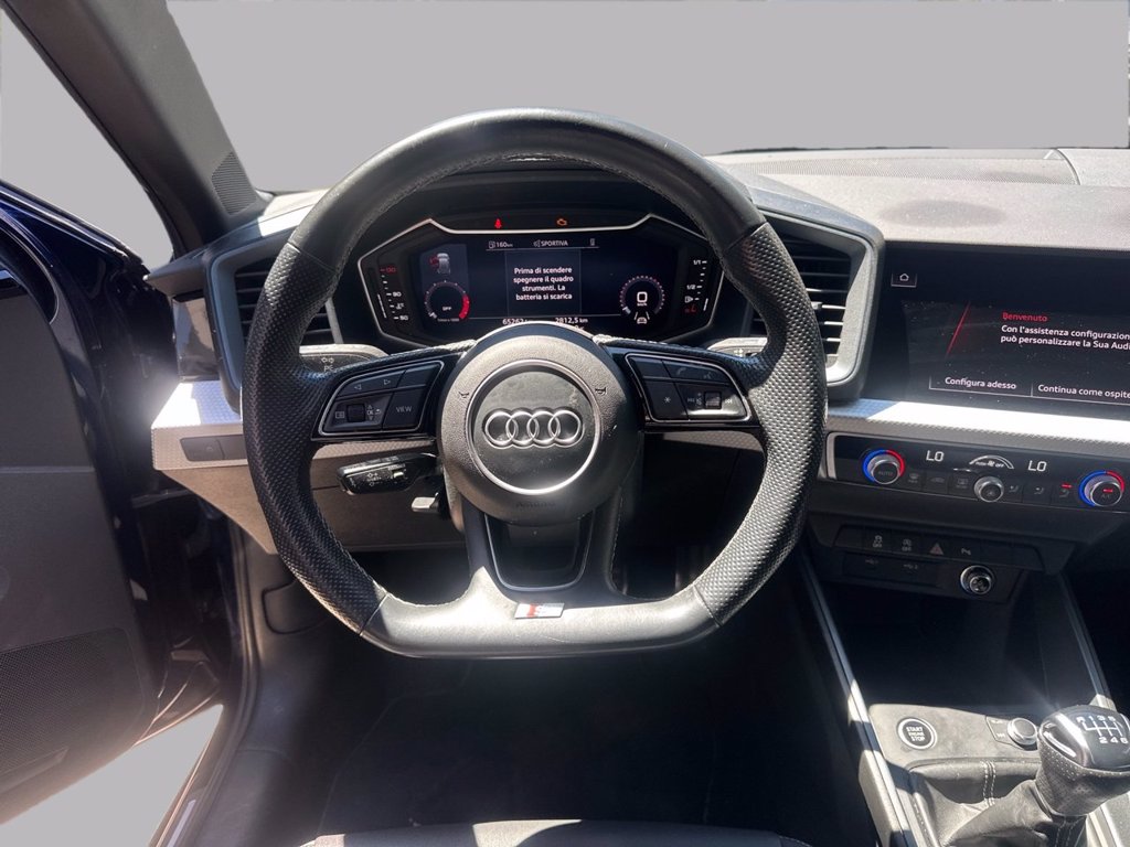 https://cdn-sm.caraffinity.it/images/vehicles/4720753/8/large