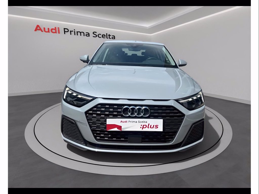 https://cdn-sm.caraffinity.it/images/vehicles/4721282/1/large