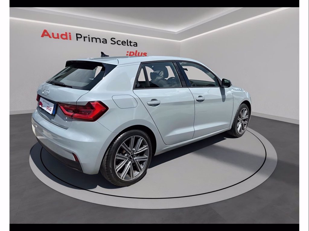 https://cdn-sm.caraffinity.it/images/vehicles/4721282/3/large